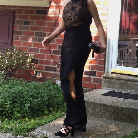 Macys Juniors Black and Gold Prom Dress Size 5 Juniors EUC - Picture 2 of 3